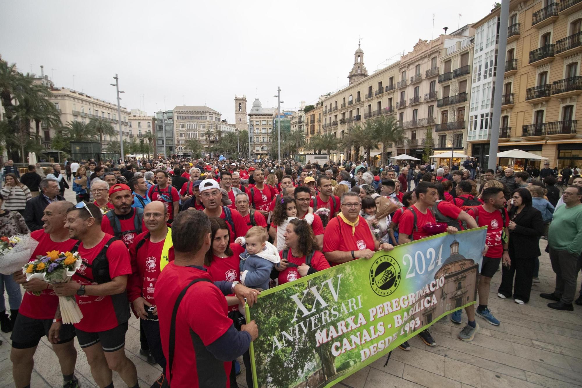 Más de 140 personas peregrinan de Canals a València