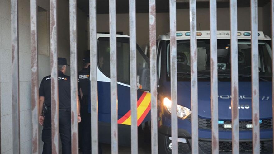 Entrada al juzgado de los detenidos de la pelea mortal de Ribeira.