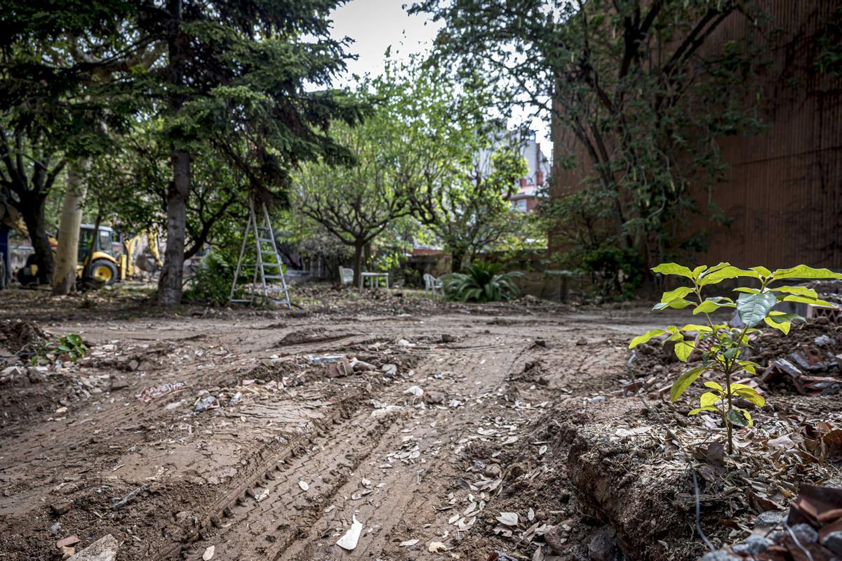 Comienzan las obras en Can Raventós, la última masía virgen de Sarrià: casi 60 pisos de lujo y 22 árboles talados.