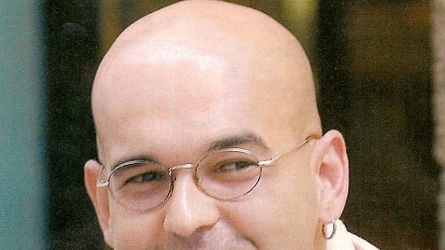 La vida del escritor Alexis Ravelo, en imágenes