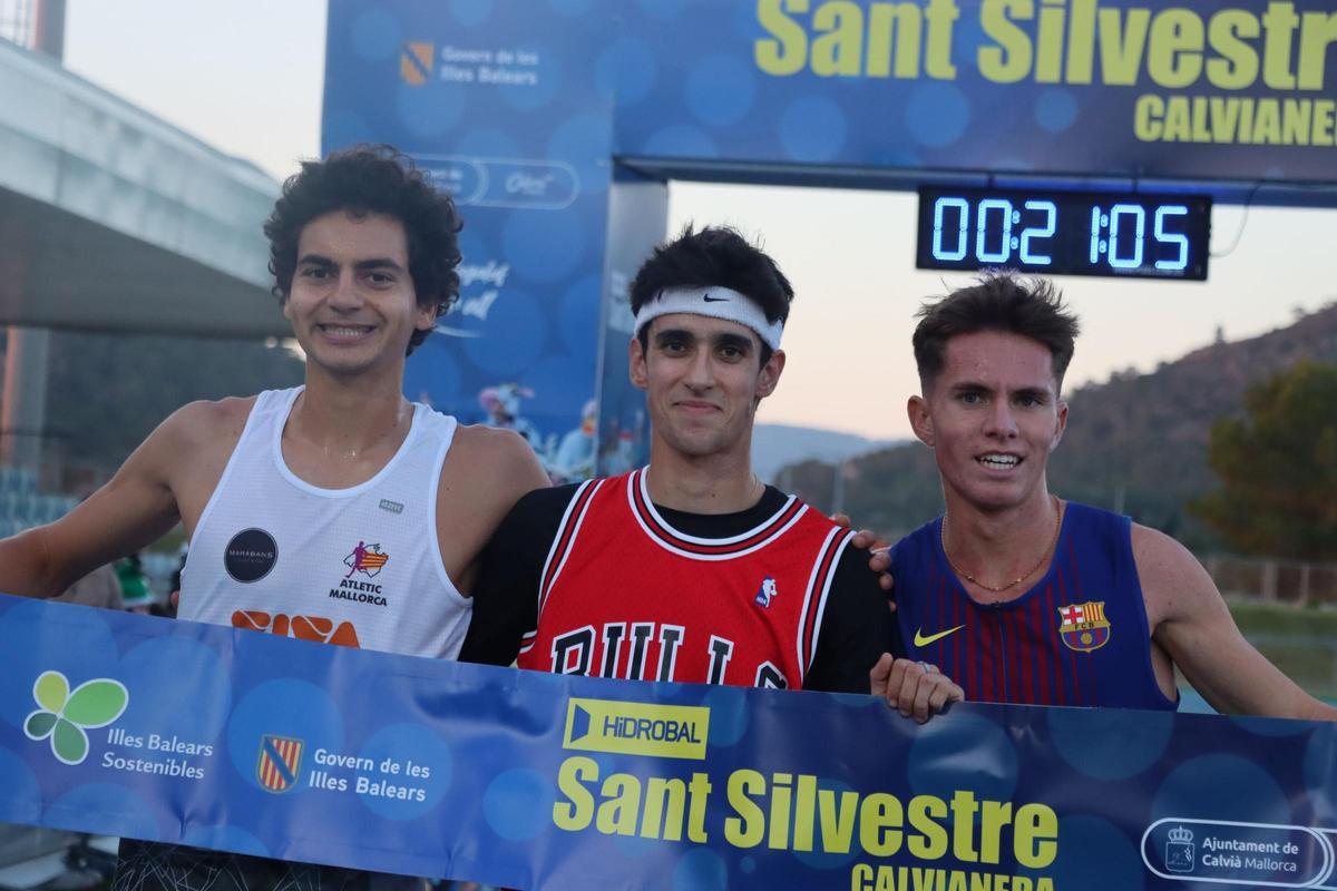 Los tres primeros atletas de la carrera