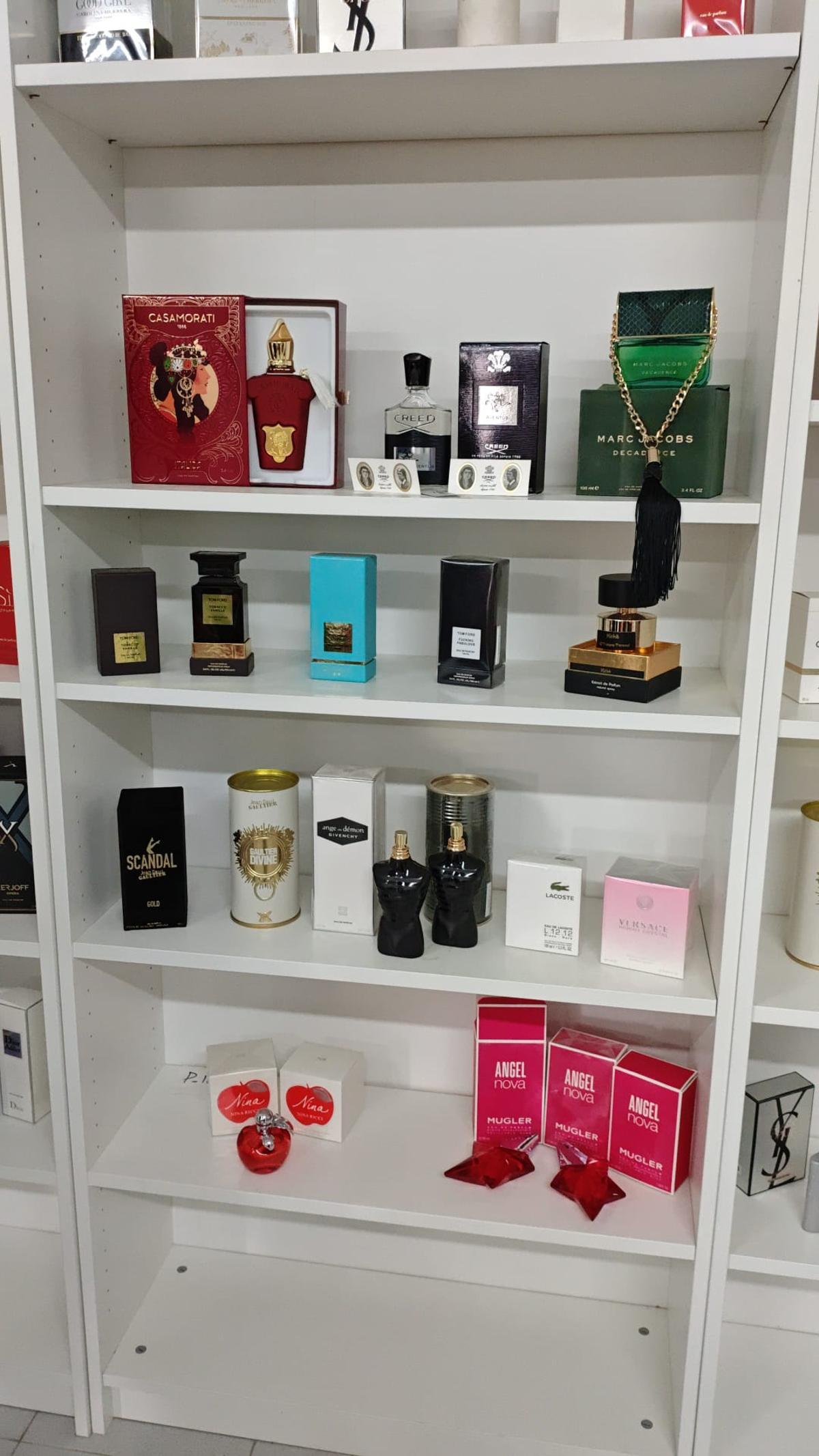 Les imatges de la fàbrica de perfum falsificat de Fogars