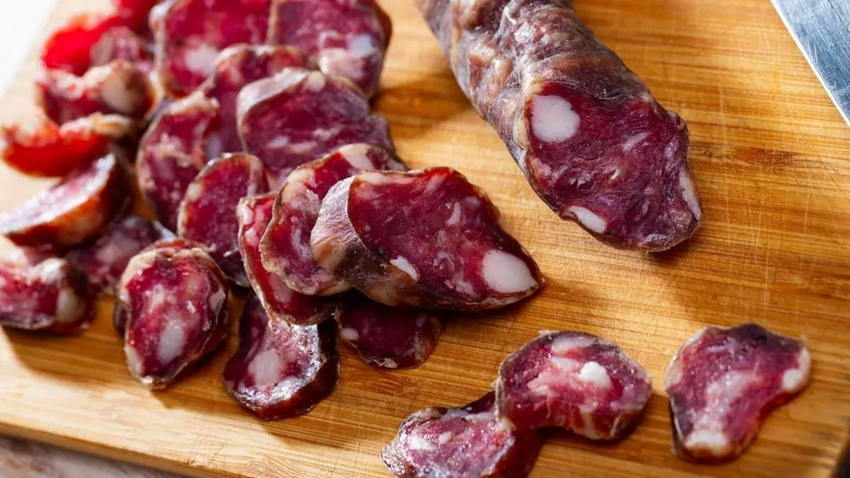 Las autoridades prohíben consumir un fuet loncheado vendido en la C. Valenciana al encontrar salmonela