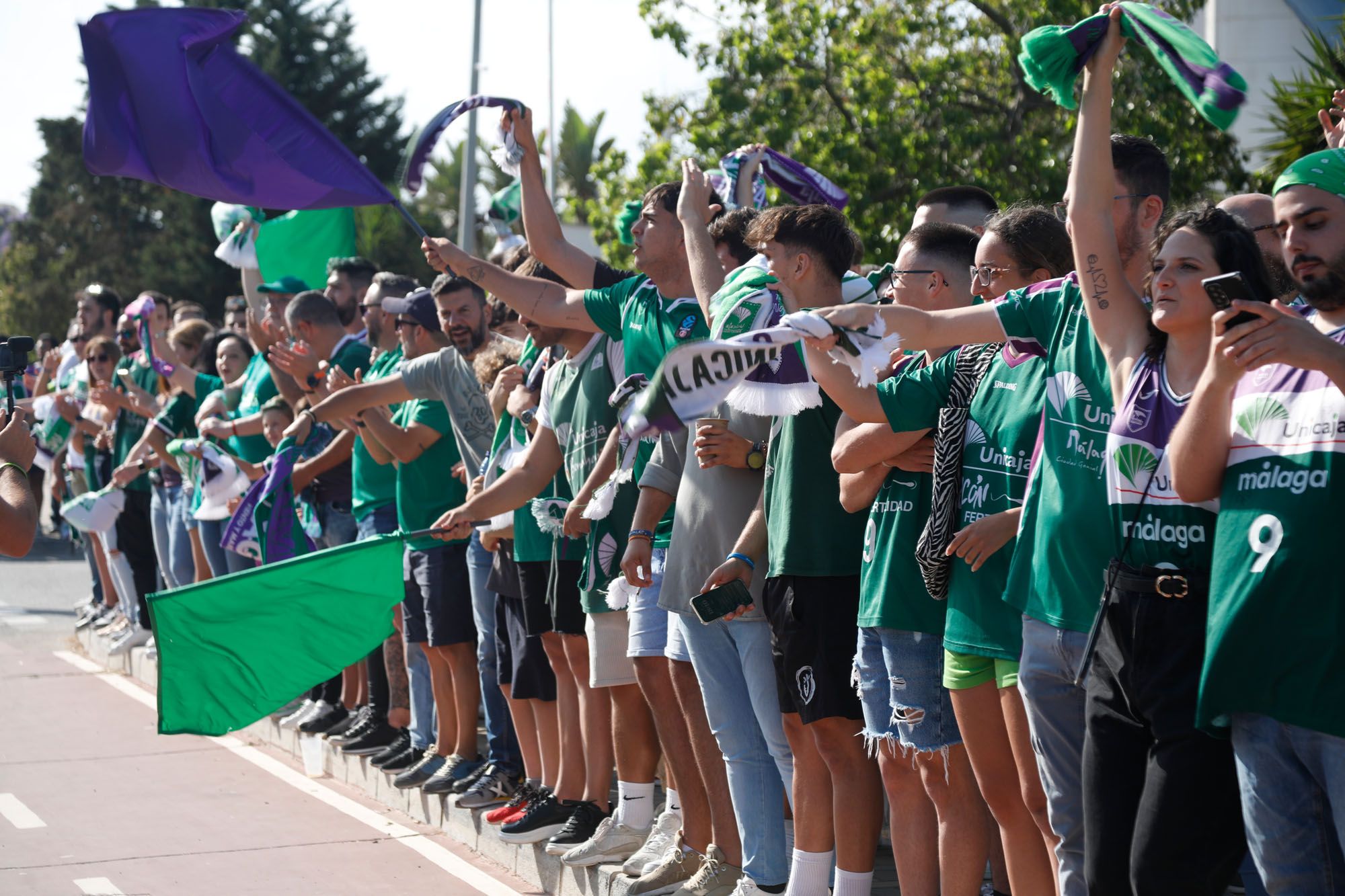 El recibimiento al Unicaja para la Final Four de la BCL, en imágenes