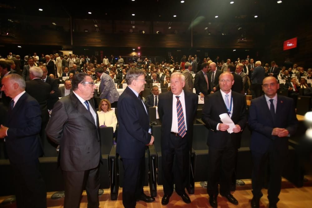 José Enrique Garrigós, Ximo Puig, José Manuel García Margallo, Antonio Campinos y Gabriel Echávarri, en los momentos previos a la gala.