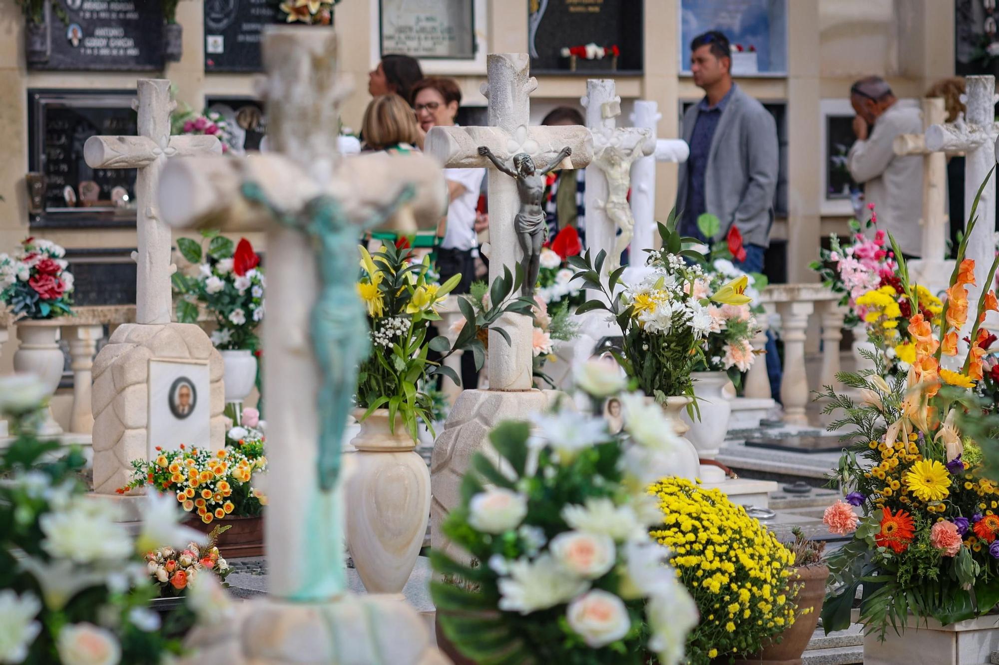 Día de Todos los Santos en el Cementerio de Orihuela