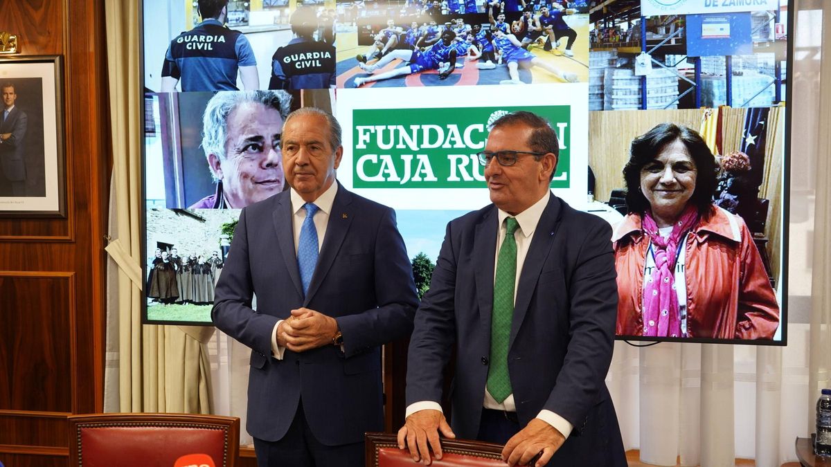 Cipriano García y Narciso Prieto dan a conocer los ganadores de los premios.