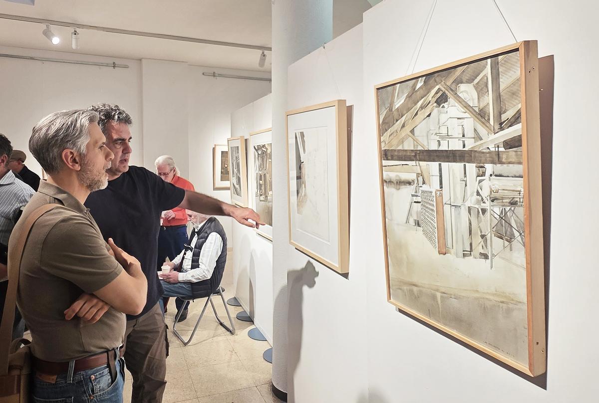 Numerosos madrileños y cosladeños están acudiendo a la exposición para admirar las obras de Mezquita.