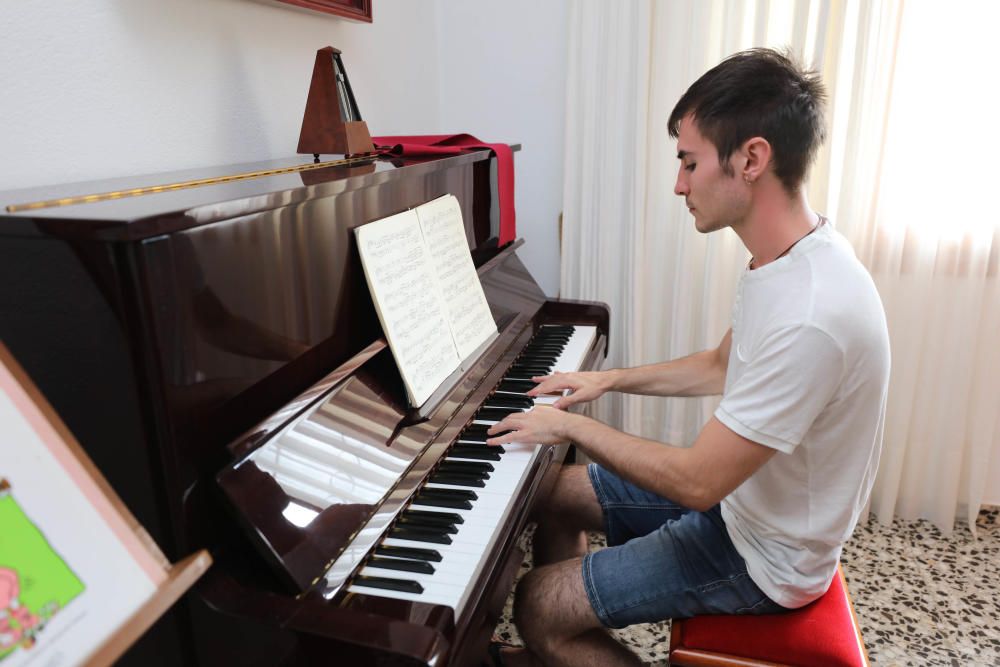 Paella, piscina y piano en Ibiza.