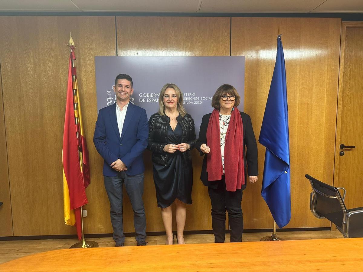 Fede Fuster (Hosbec), Nuria Montes y María Teresa Sancho, en la reunión en la sede del Imserso.