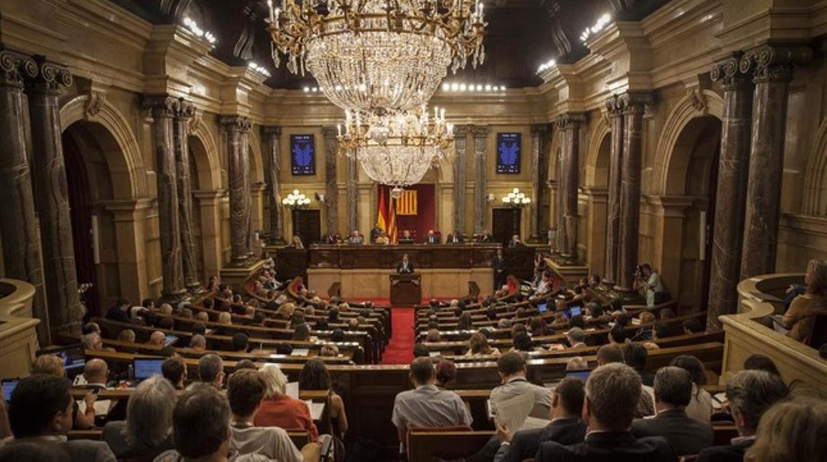 Vista de la sala de plens del Parlament, durant l’últim debat de política general. Vista de la sala de plens del Parlament, durant l’últim debat de política general.