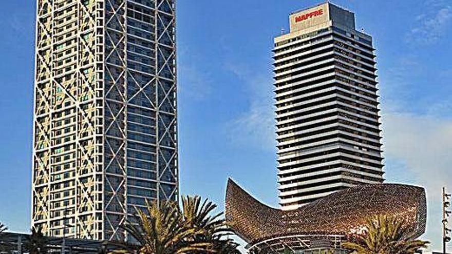 A la dreta, la torre Mapfre de Barcelona, on s&#039;instal·larà Sfam