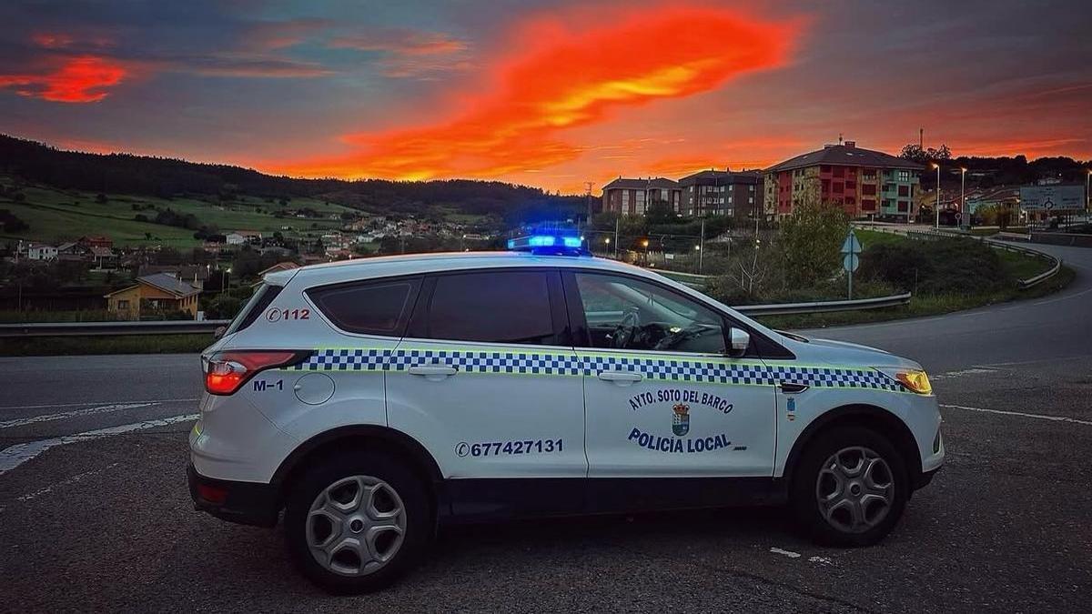Un coche de la Policía Local de Soto del Barco