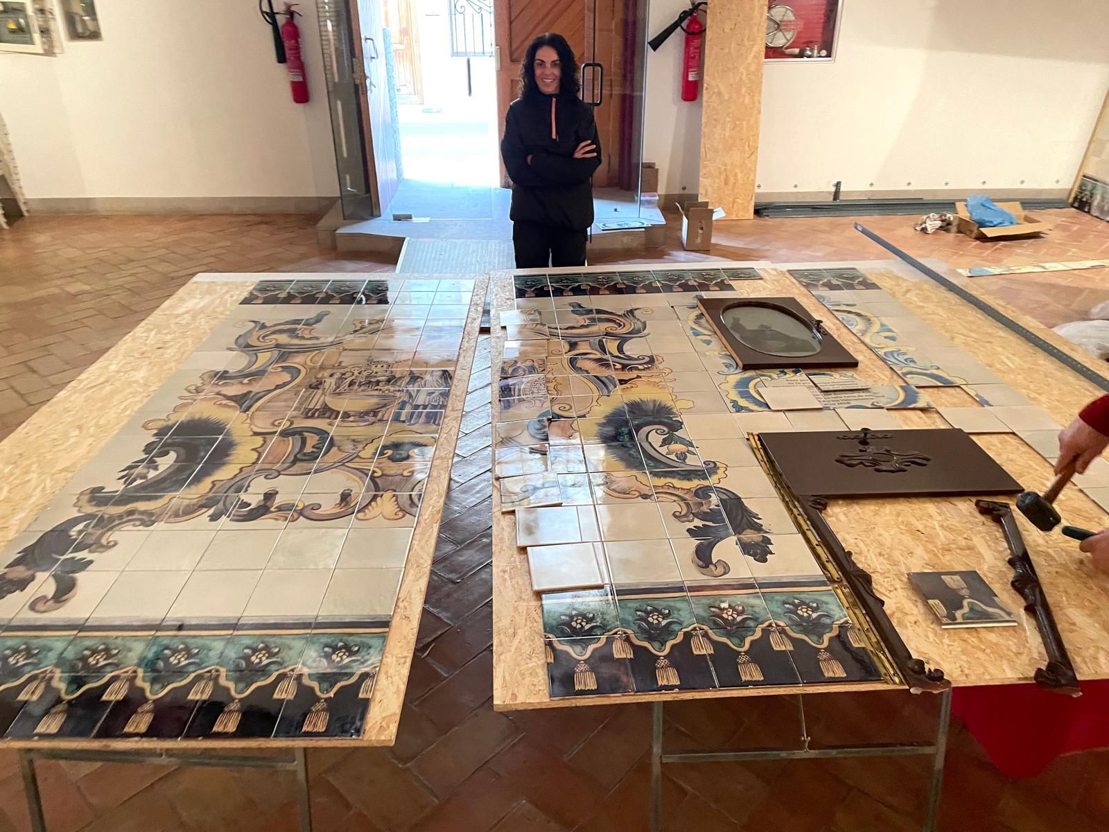 Un altar hecho con 900 azulejos en Castellón