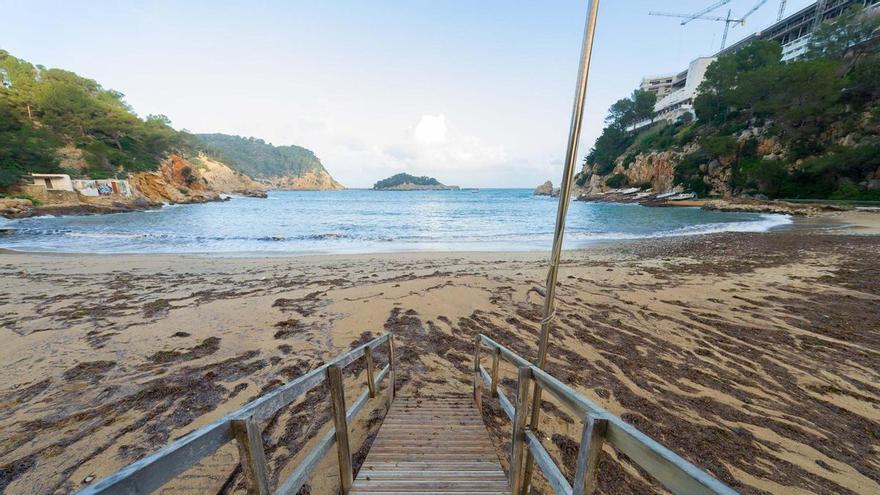 Espectaculares imágenes de las playas de Ibiza tras el paso de la borrasca 'Kristin'