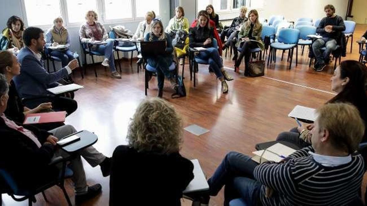 Encuentro informativo con los directores de varios colegios