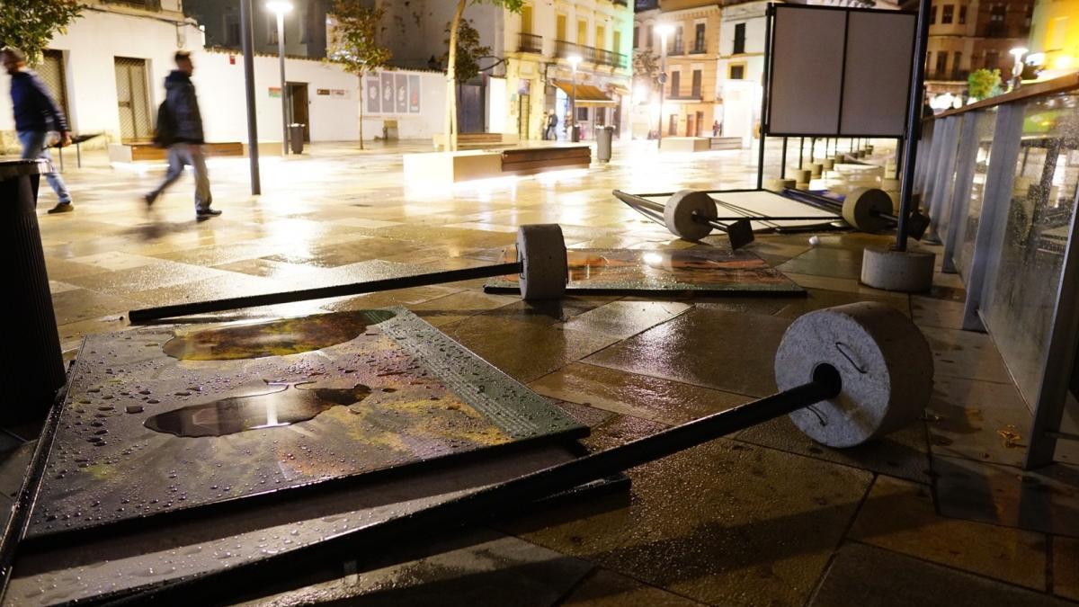 Los bomberos de Córdoba recurren a refuerzos ante las numerosas incidencias provocadas por el temporal