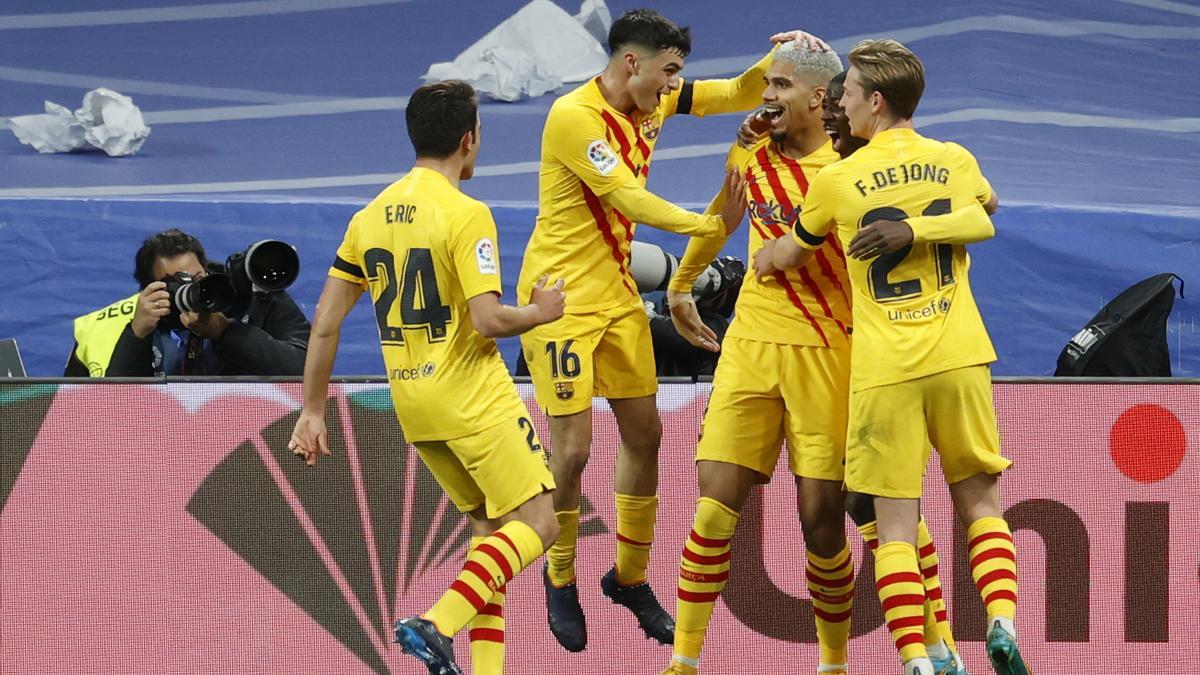 El Barça celebrando un gol durante el clásico