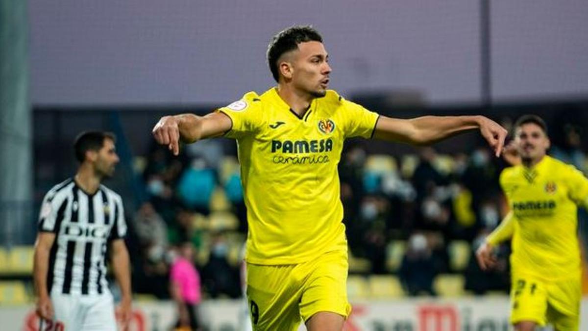 Juan Carlos Arana celebrando uno de sus dos goles ante el Castellón.