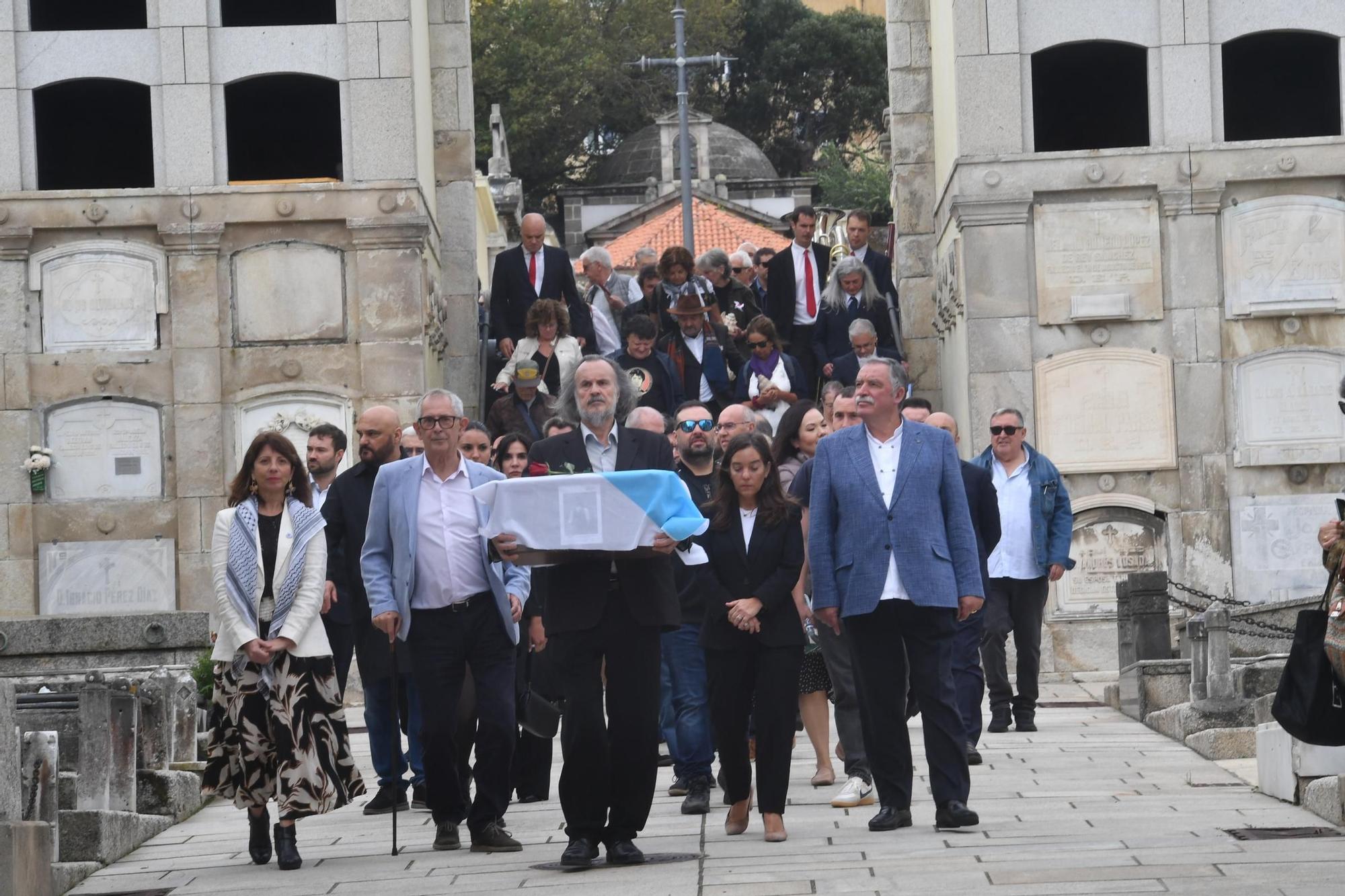 Recepción e enterro dos restos do pintor Francisco Miguel