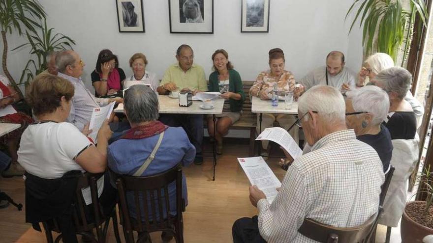 Barcón promete mejoras a pensionistas y mayores