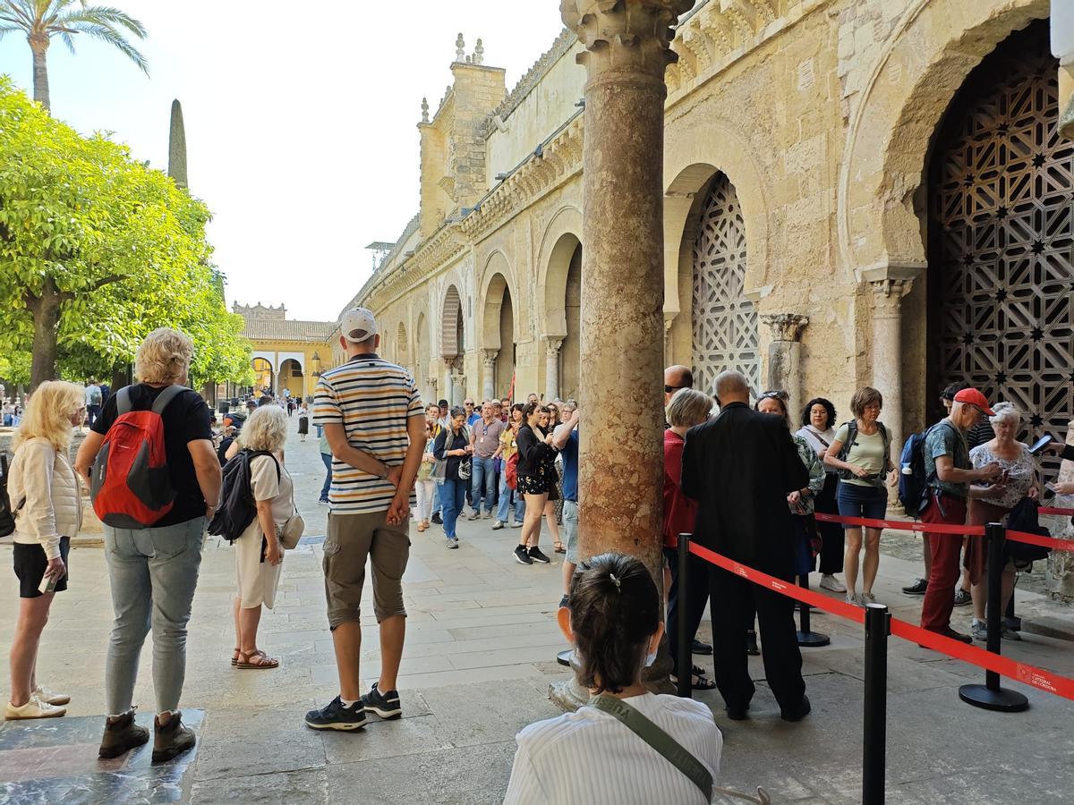 Turistas en Córdoba un día después del apagón.