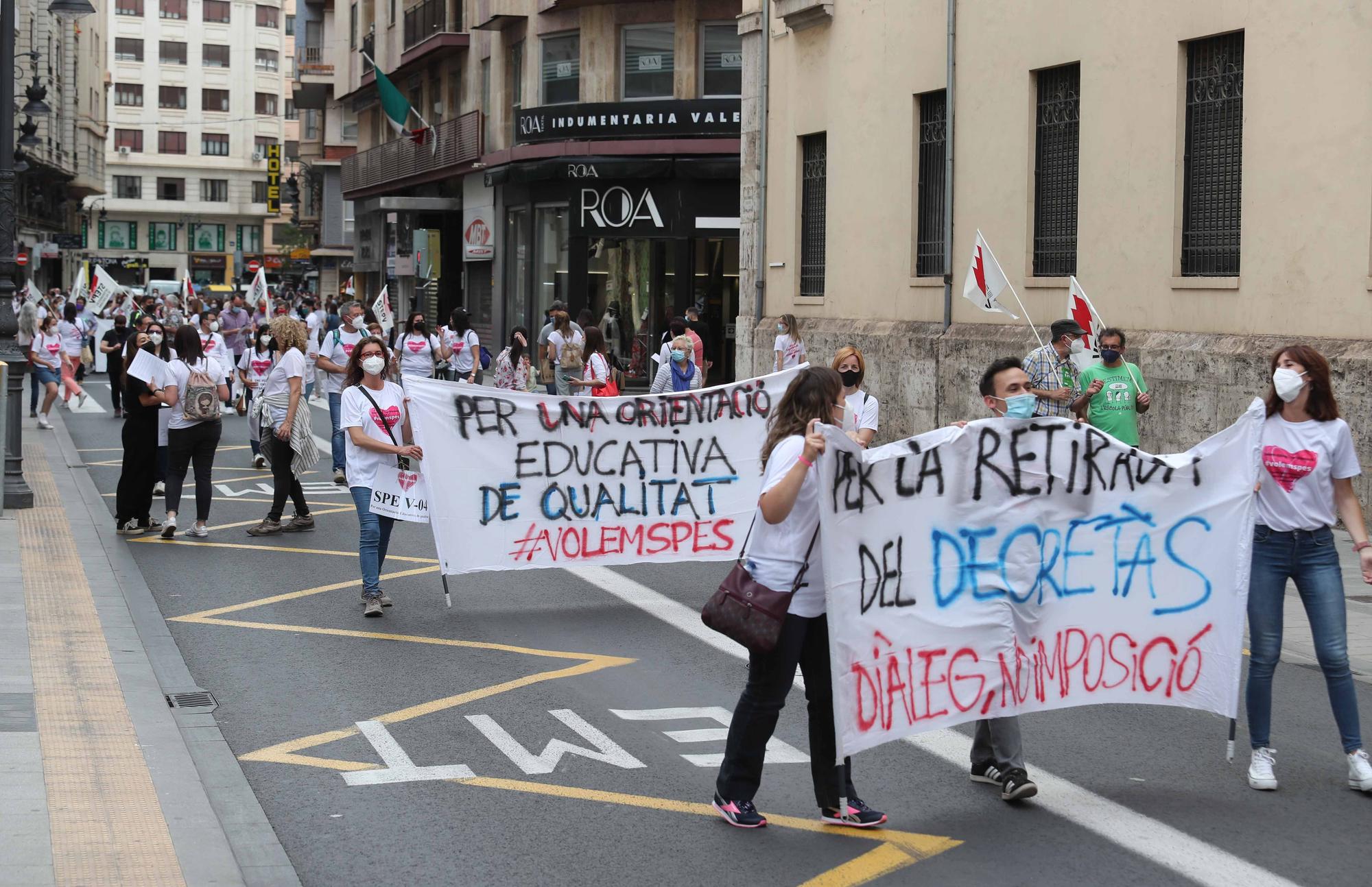 Protesta en València contra el "desmantelamiento" de los SPES y reclama "diálogo" a Educación