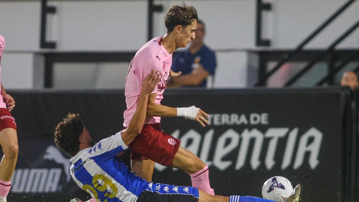 Aimar Blázquez pide paso en el Valencia CF