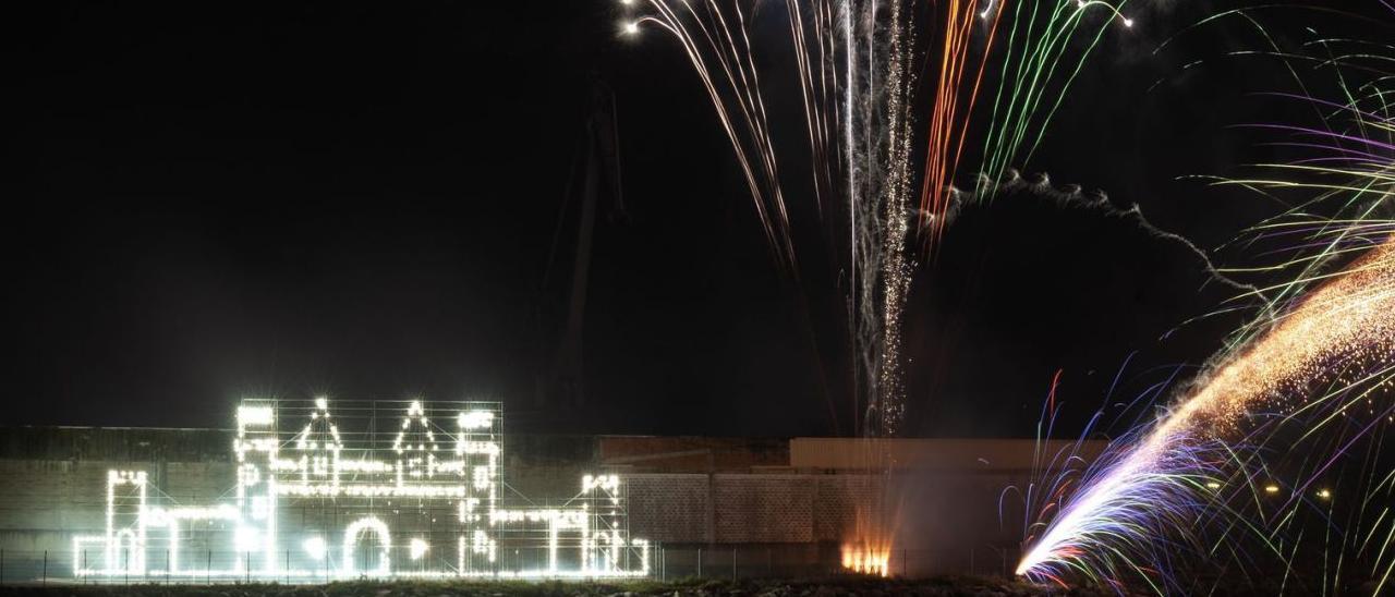 Castillo pirotécnico que se recrea en el Combate Naval.