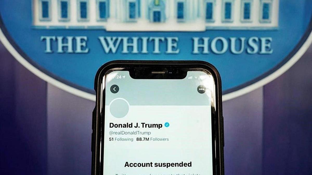 Imatge en què es pot veure el compte de Donald Trump suspès a Twitter.