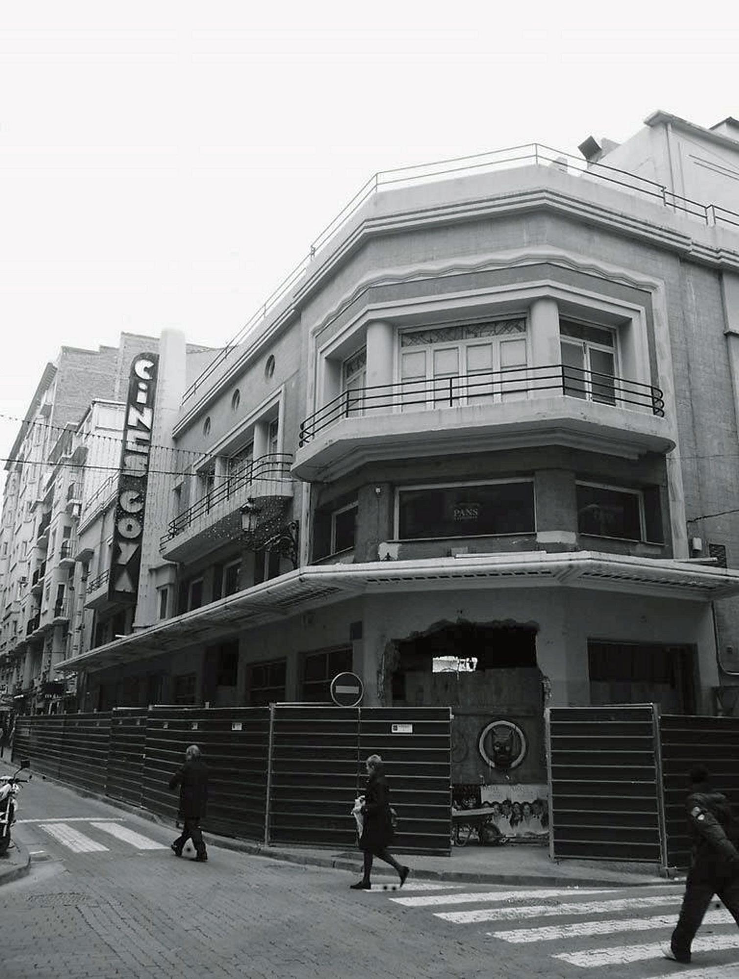 Del Cine Goya, construido en los años 30 en la calle San Miguel, todavía queda la fachada.