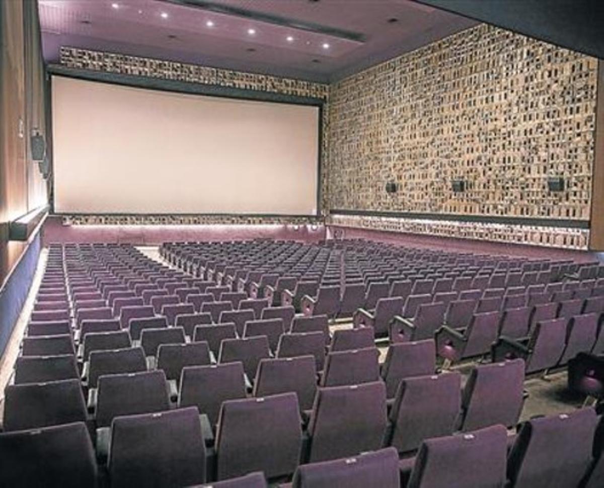 El cine més gran .La sala de 1.174 butaques dels multicines Aribau, ahir, abans de la primera sessió.