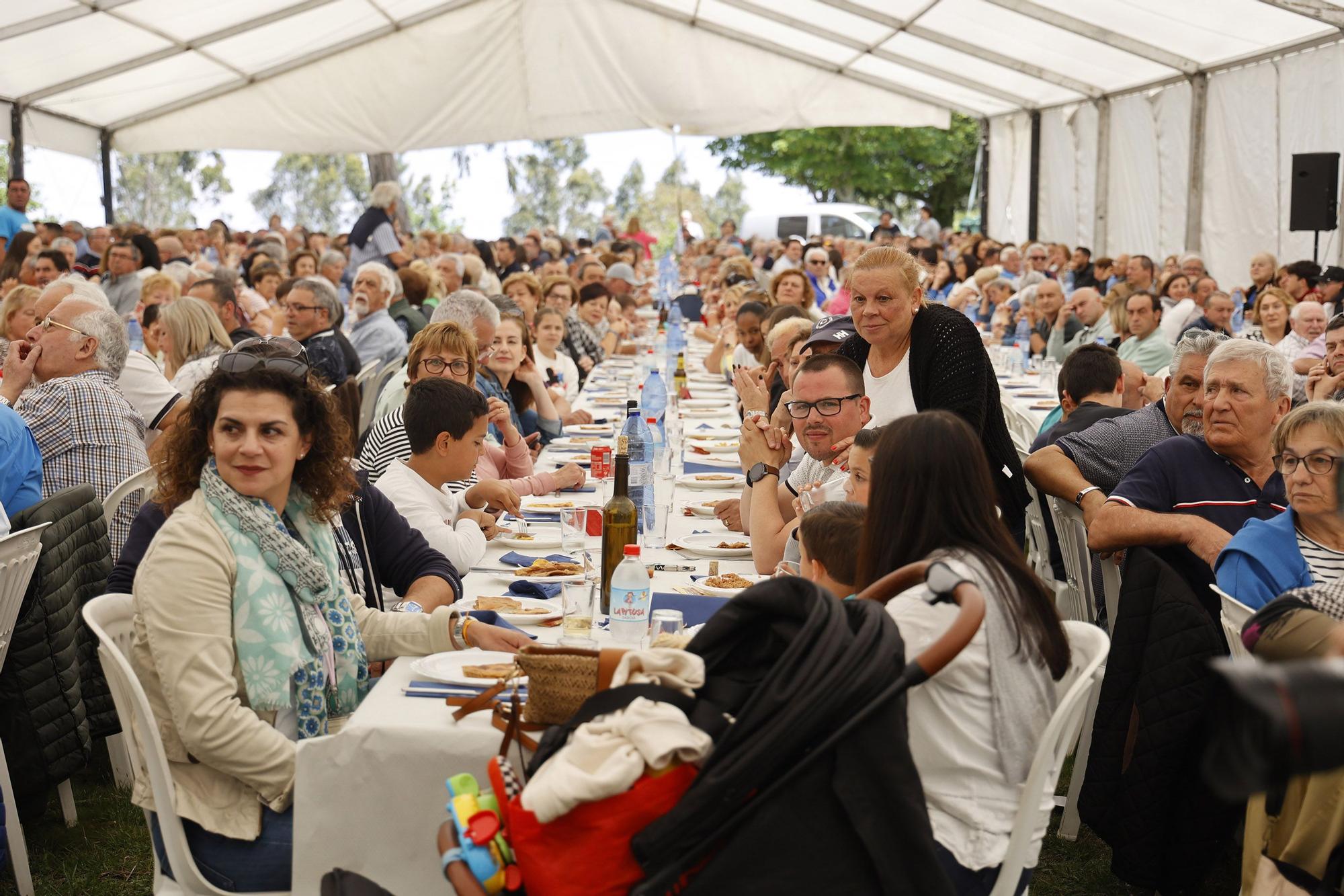 Monte Castrove acoge la tradicional romería organizada por el PP