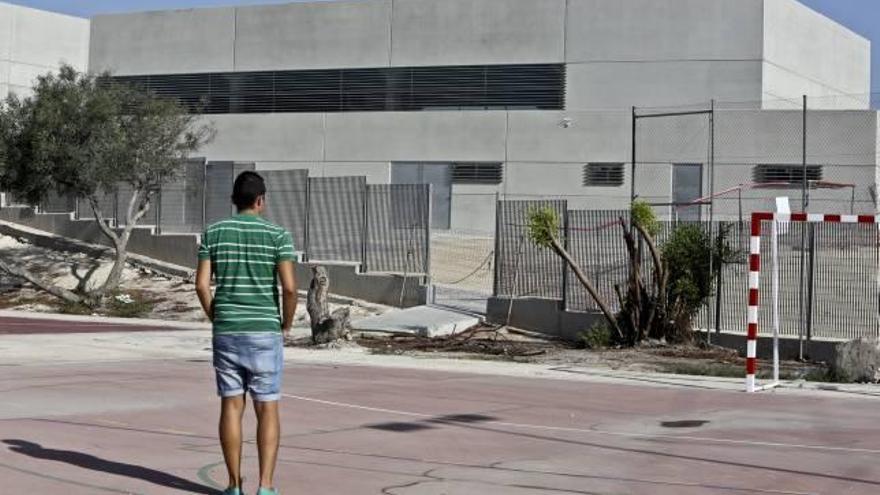 Padres y alumnos envían mensajes a Catalá en un mural