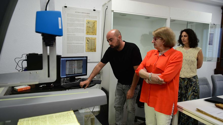 Vídeo | Digitalización de las actas de los plenos municipales de los siglos XVI a XVIII de Plasencia