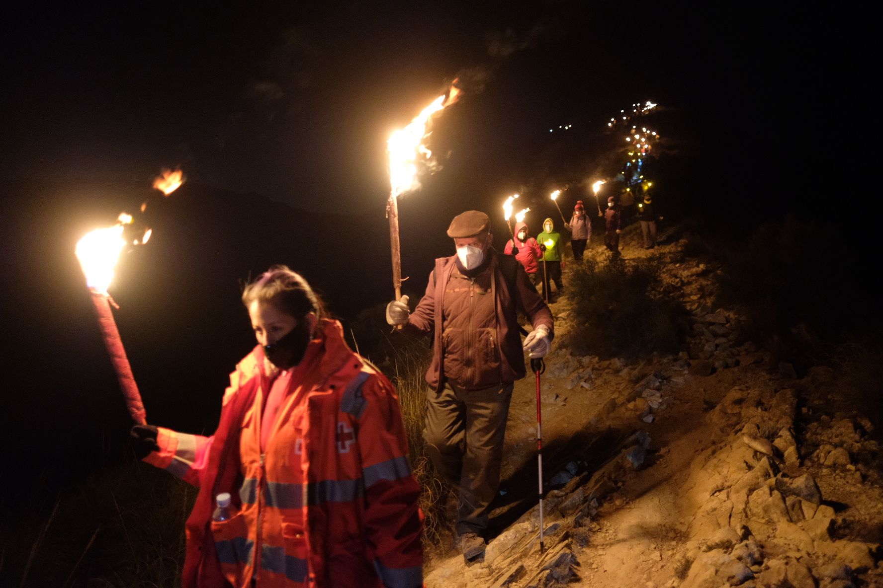 Bajada de antorchas del monte Bolón de Elda en la noche de Reyes