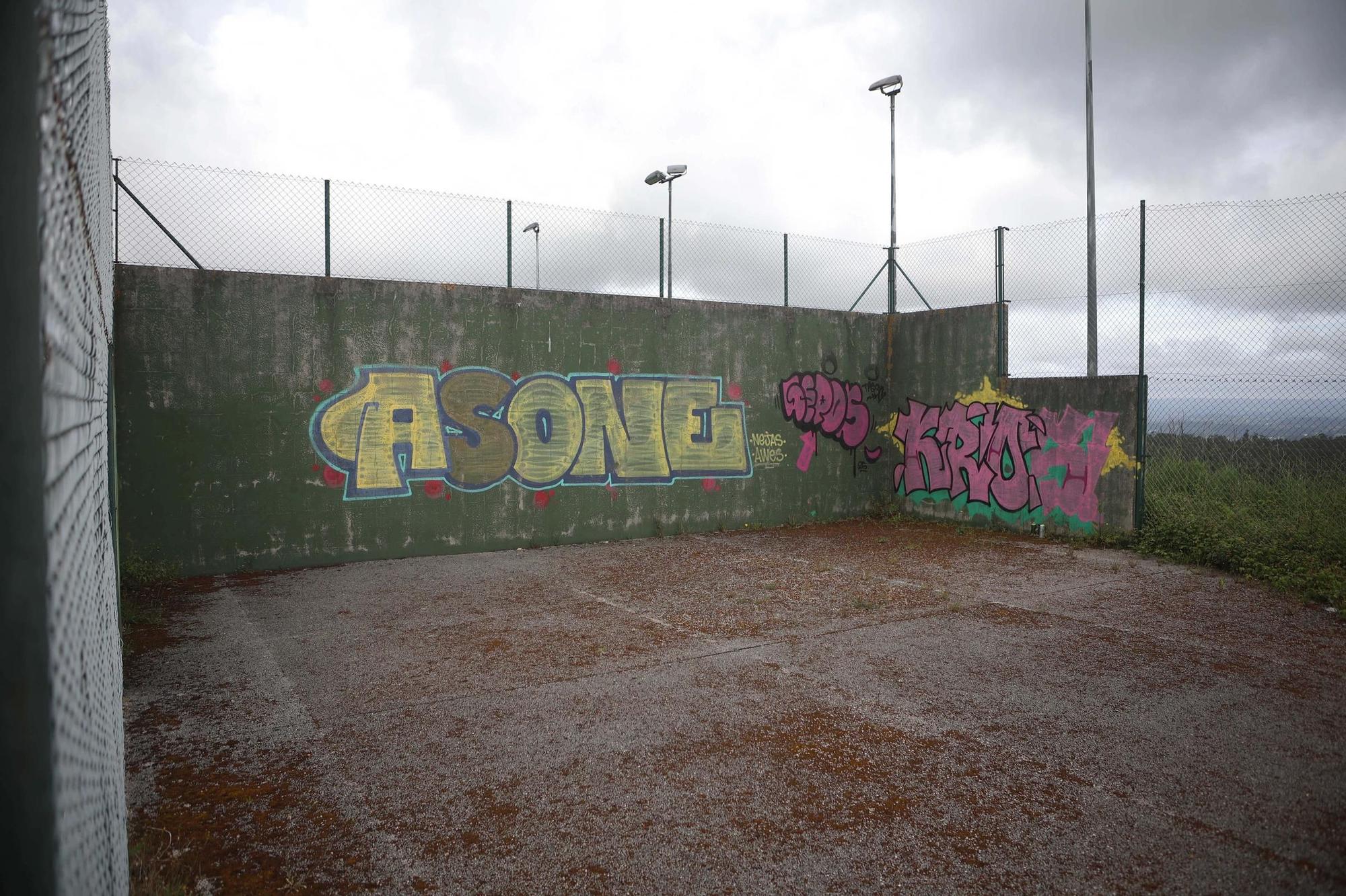 Instalaciones deportivas abandonadas de la urbanización Montegolf