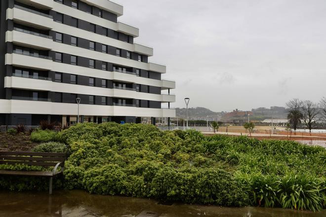 La construcción transforma la fachada marítima de la zona oeste de Gijón en el Arbeyal (en imágenes)