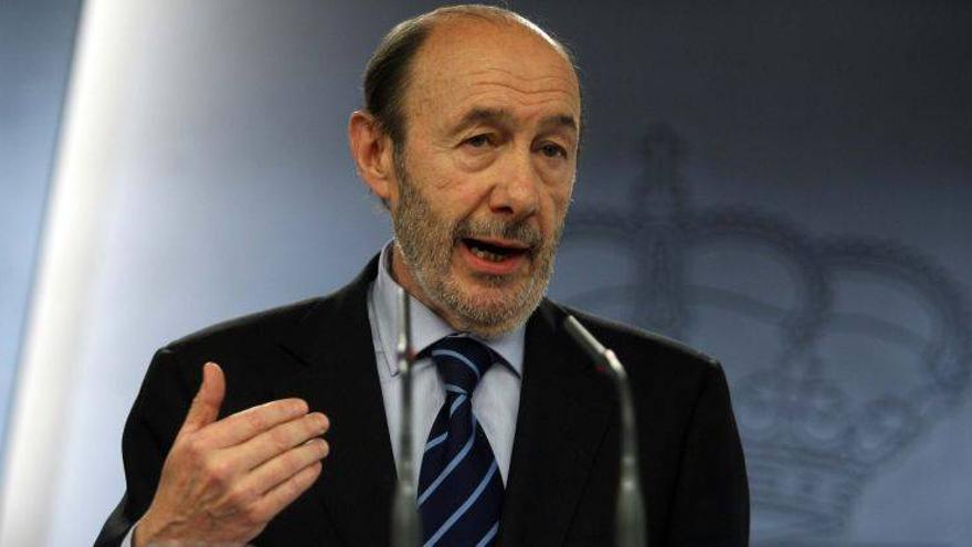 Rubalcaba acusa a Rajoy de prometer un cambio y &quot;dar un cambiazo&quot;