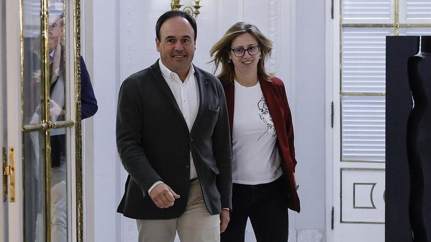 Pérez Llorca y Laura Chuliá, el pasado día 10 en las Corts.