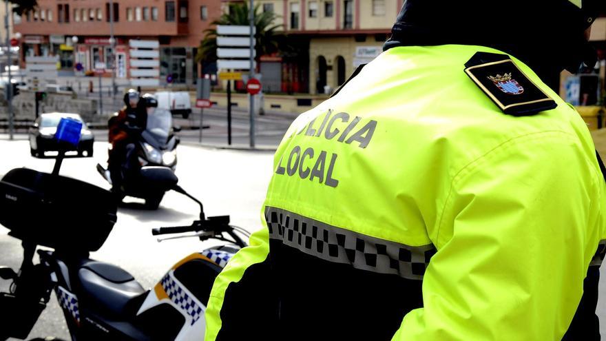Un motorista haciendo un &#039;caballito&#039; atropella a un policía local en Jerez
