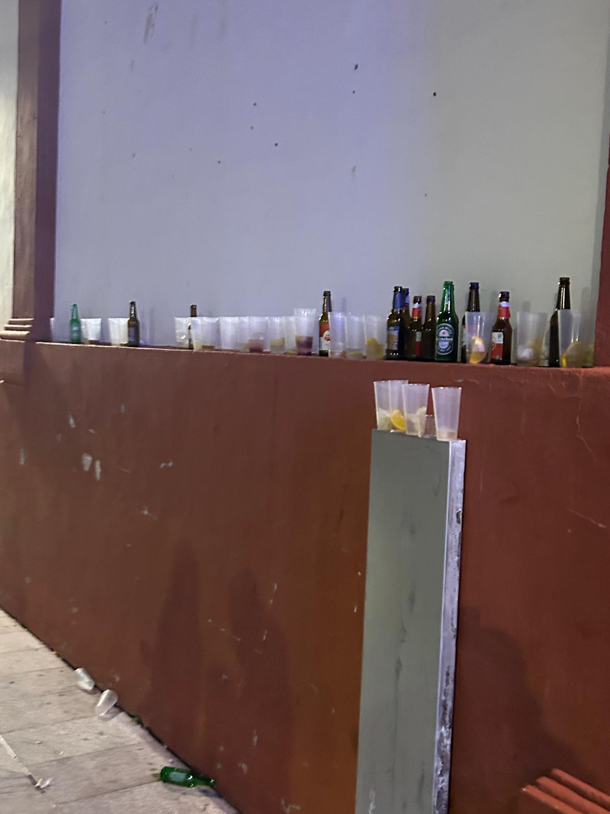 Una pared de la plaza de abastos de Plasencia, en la zona centro.