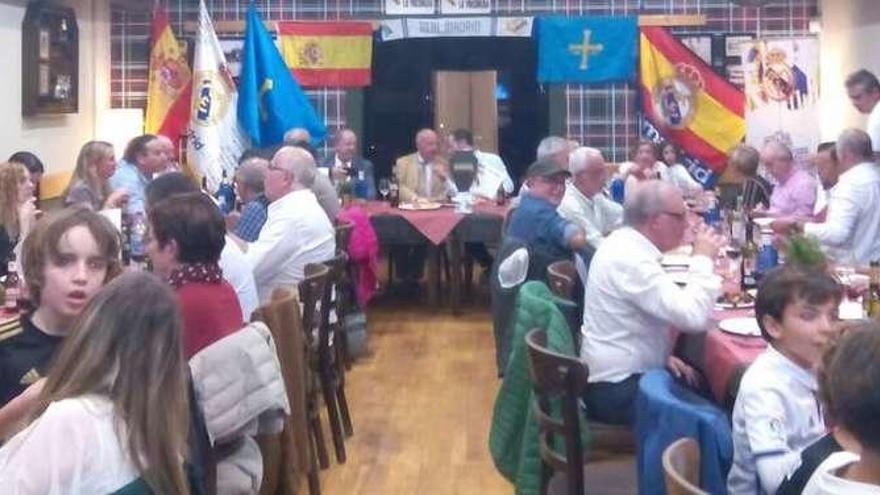 Asistentes a la cena de celebración.