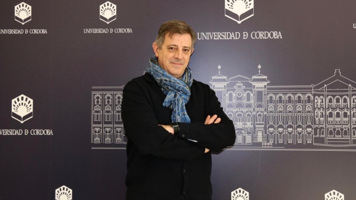 El catedrático de Parasitología Álvaro Martínez.