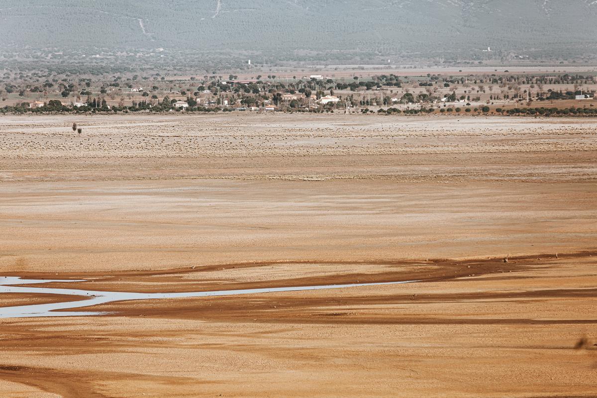 Vista del Embalse Torre de Abraham, originalmente con una capacidad de 180 hectómetros cúbicos pero que en estos momentos se encuentra al 6-7% de su capacidad total.