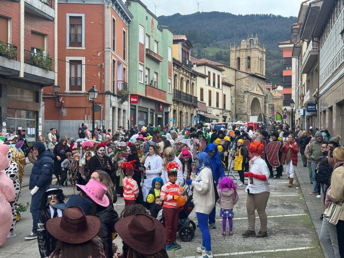 Desfile de carnaval en Salas.