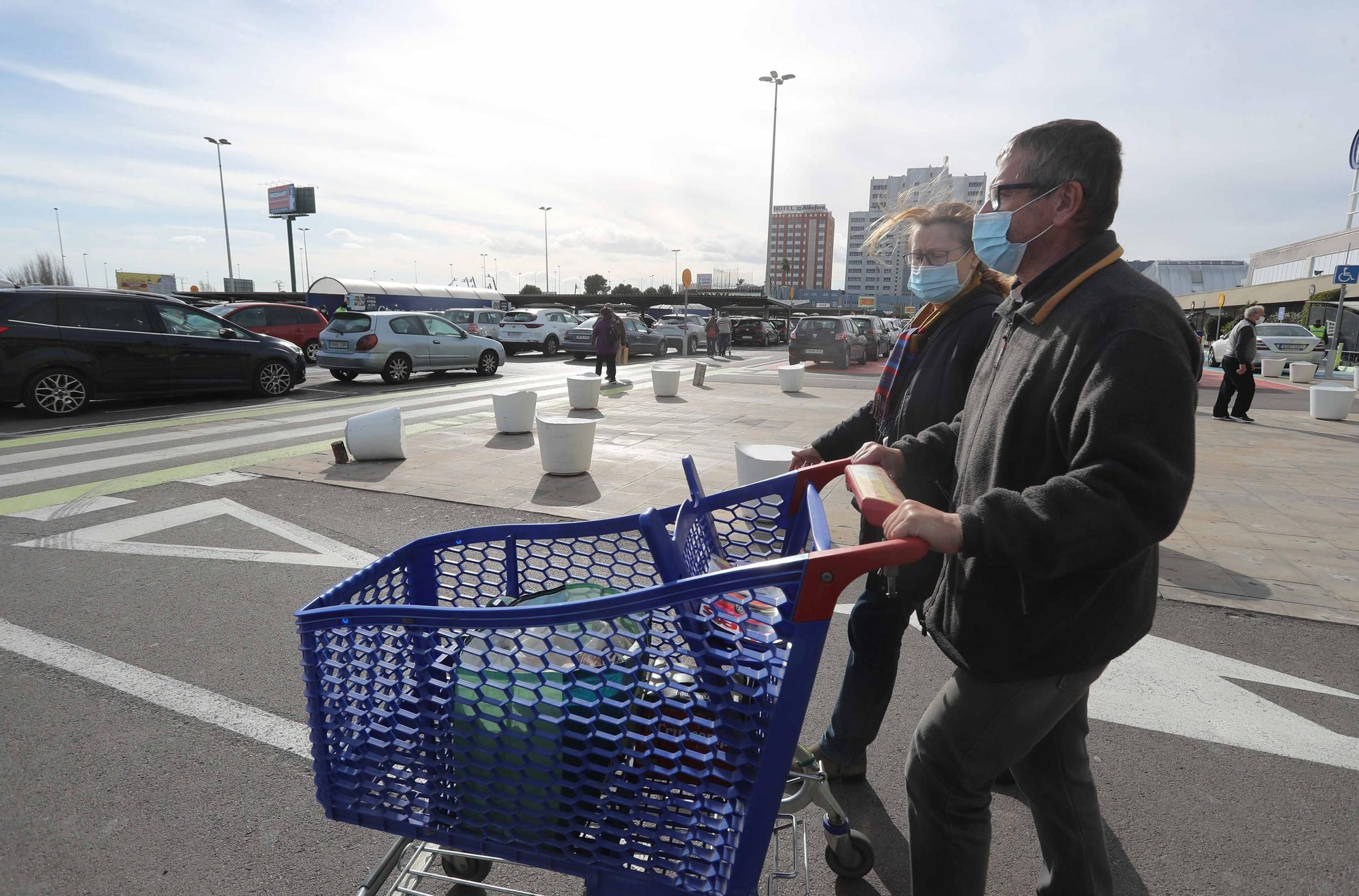 Colas en Ikea Valencia pese a estar disparados los contagios