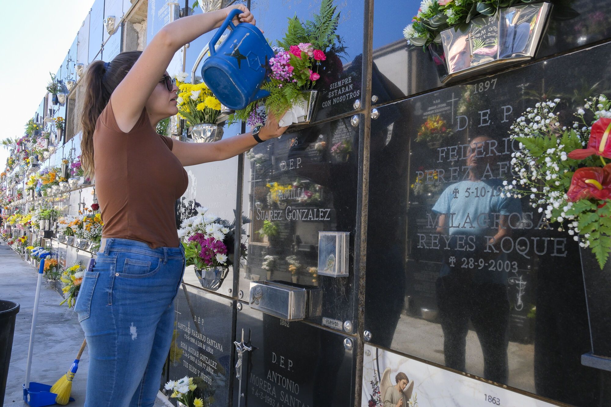 Día de los difuntos en el cementerio de La Atalaya de Guía