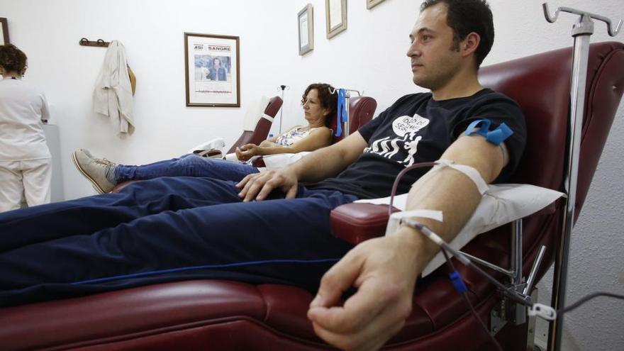 Donantes de sangre, en la sede de la asociación de Avilés.