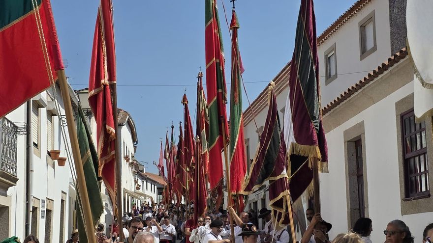 Históricos pendones ondean en Miranda do Douro